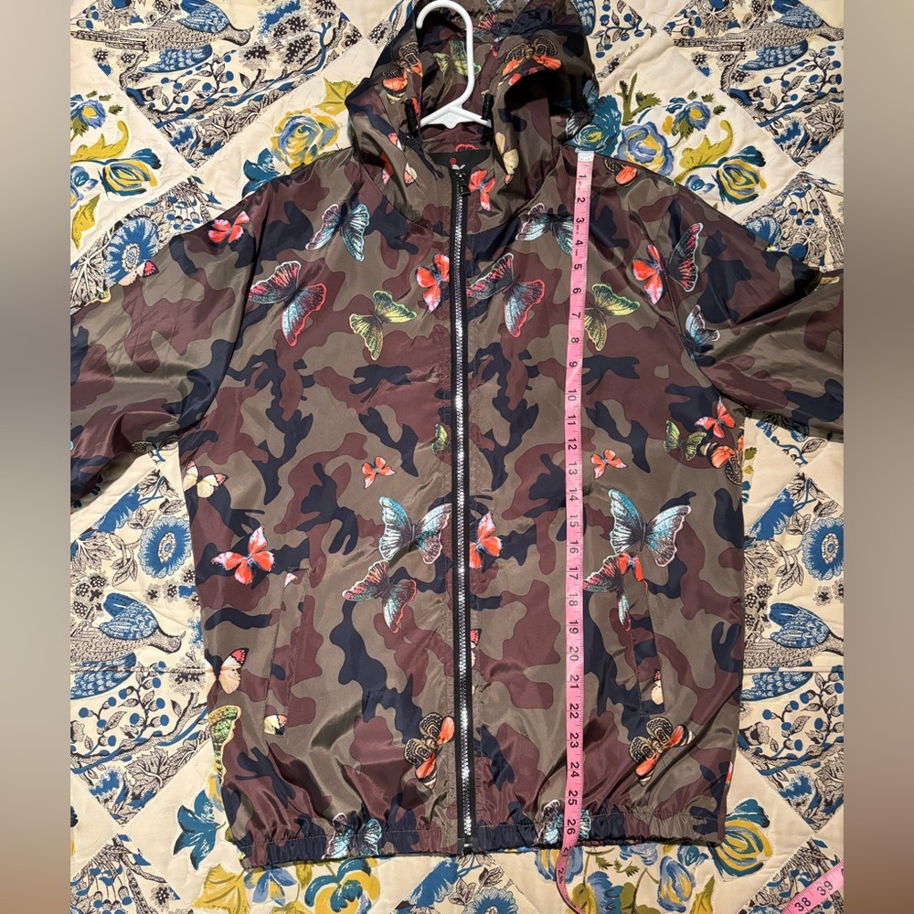 Butterfly Print Camouflage Windbreaker Jacket, Women’s Size Medium - Picture 5 of 7